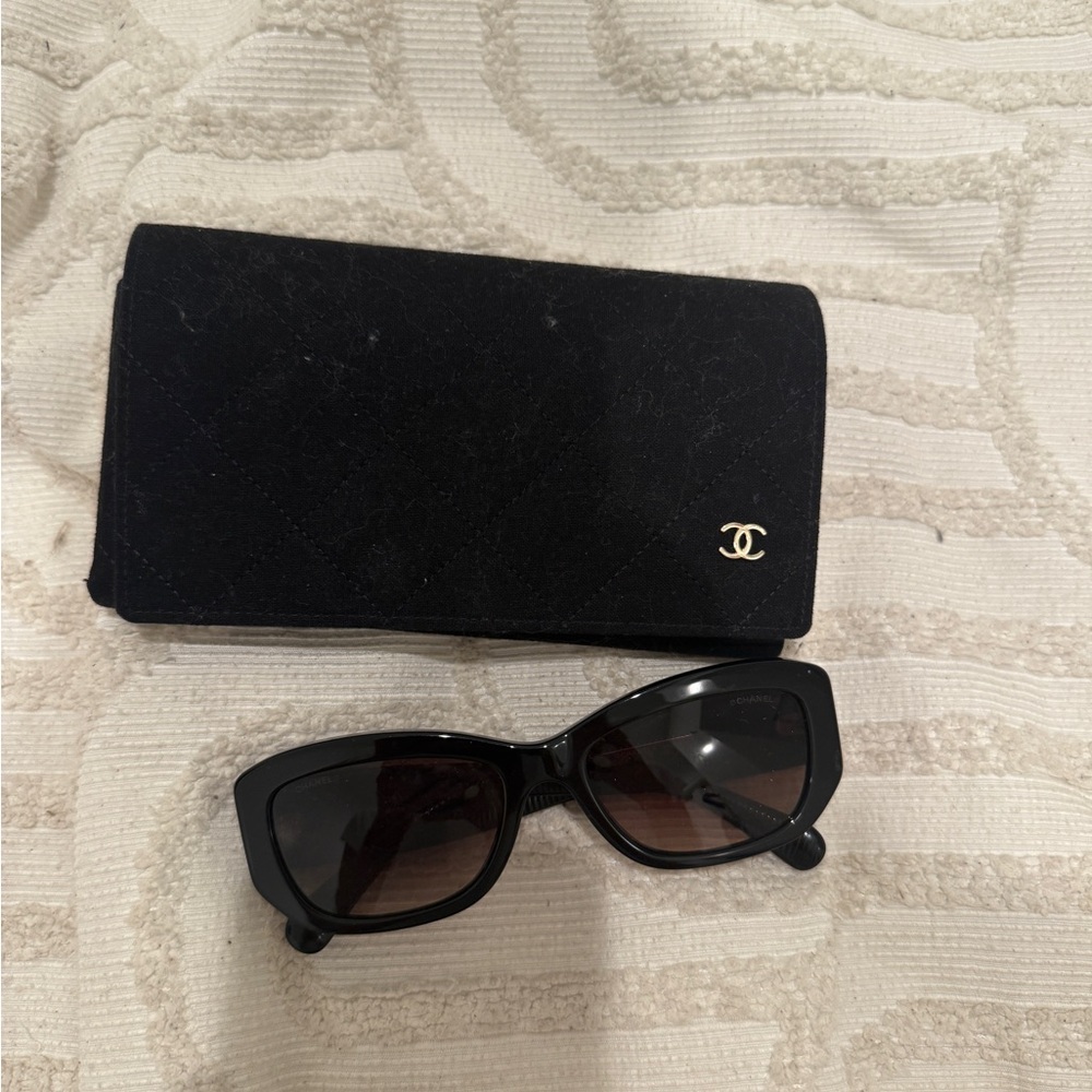 CHANEL Black Sunglasses and case